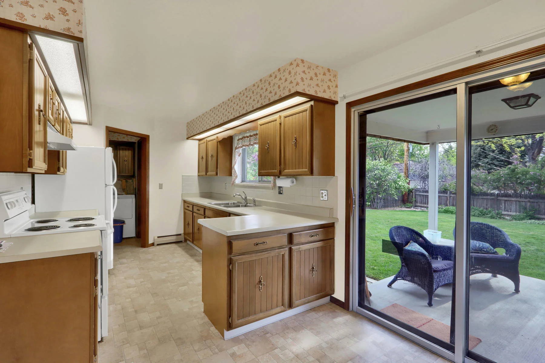 307 Oswego St Aurora CO 80010-006-9-Kitchen-MLS_Size.jpg