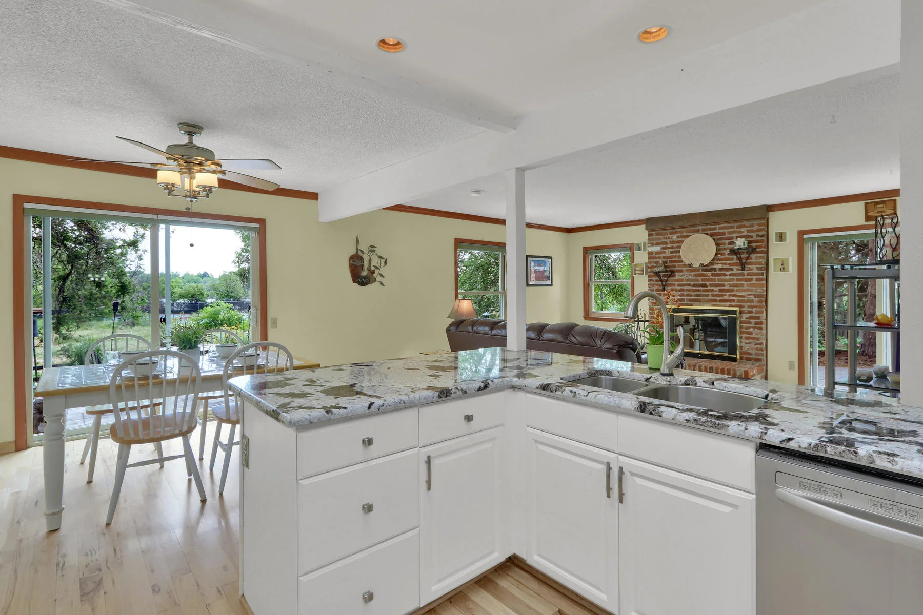 8490 Independence Way Arvada-022-028-Kitchen-MLS_Size.jpg