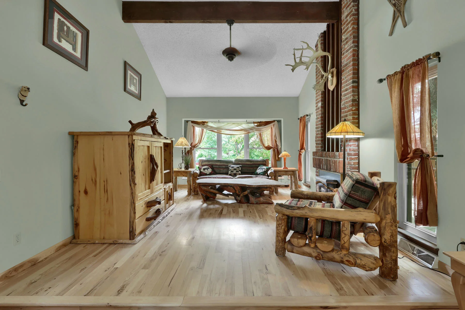 8490 Independence Way Arvada-029-038-Family Room-MLS_Size.jpg