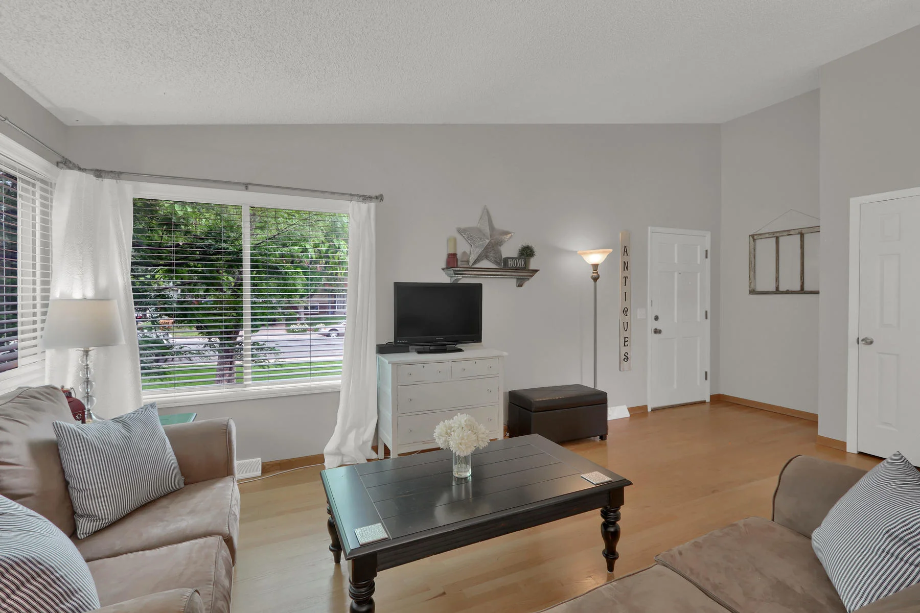 8837 Estes St Westminster CO-004-011-Living Room-MLS_Size.jpg