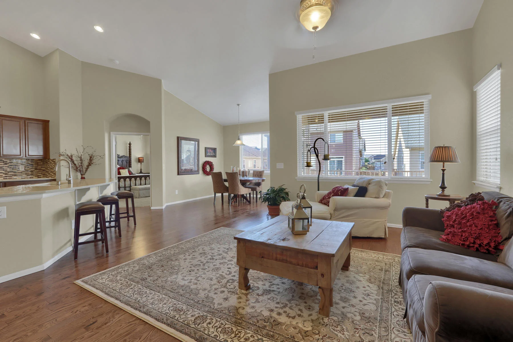 5181 Delphinium Cir Brighton-003-017-Living Room-MLS_Size.jpg