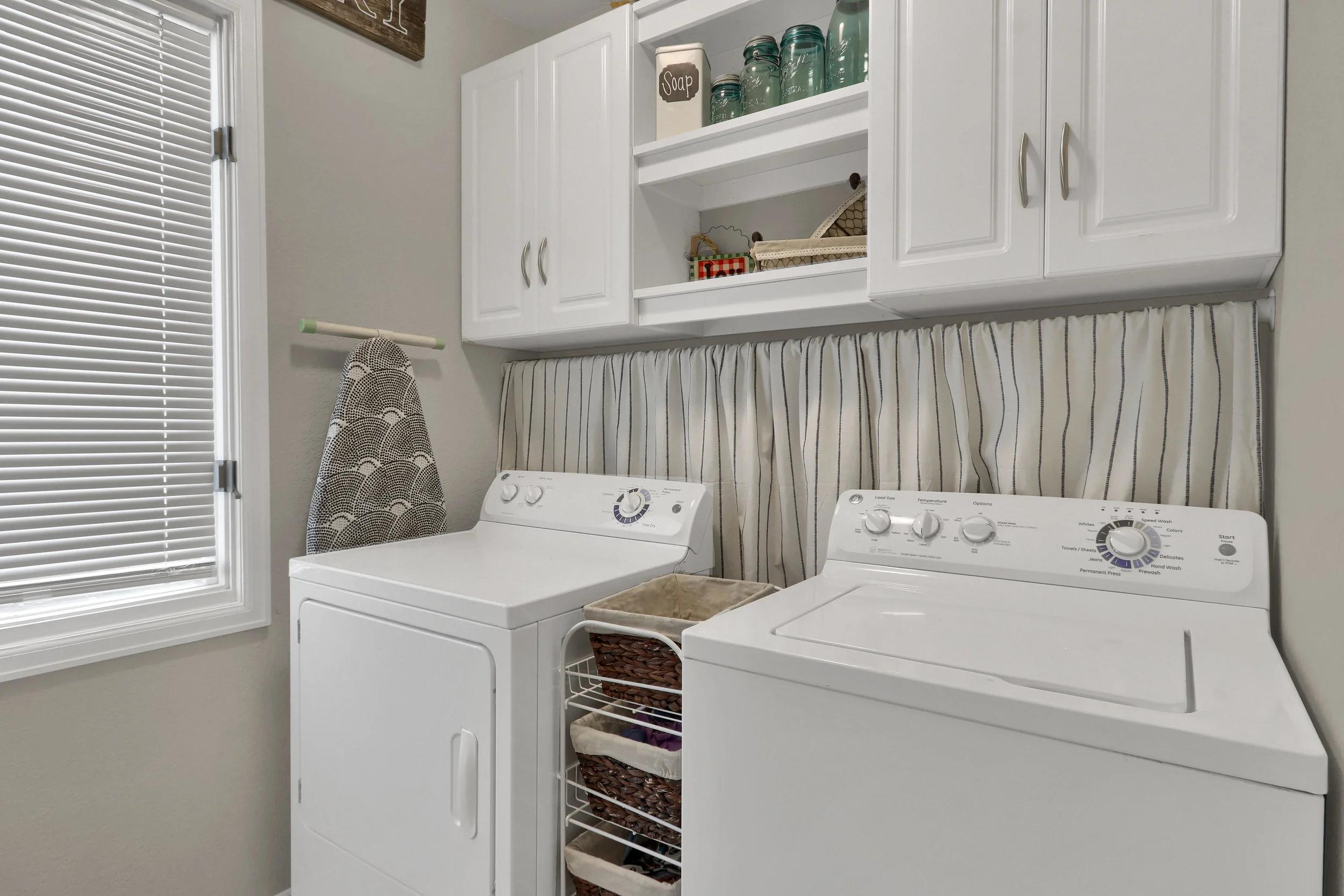 8125 S Zephyr Way Littleton CO-print-042-046-Laundry-4200x2800-300dpi.jpg