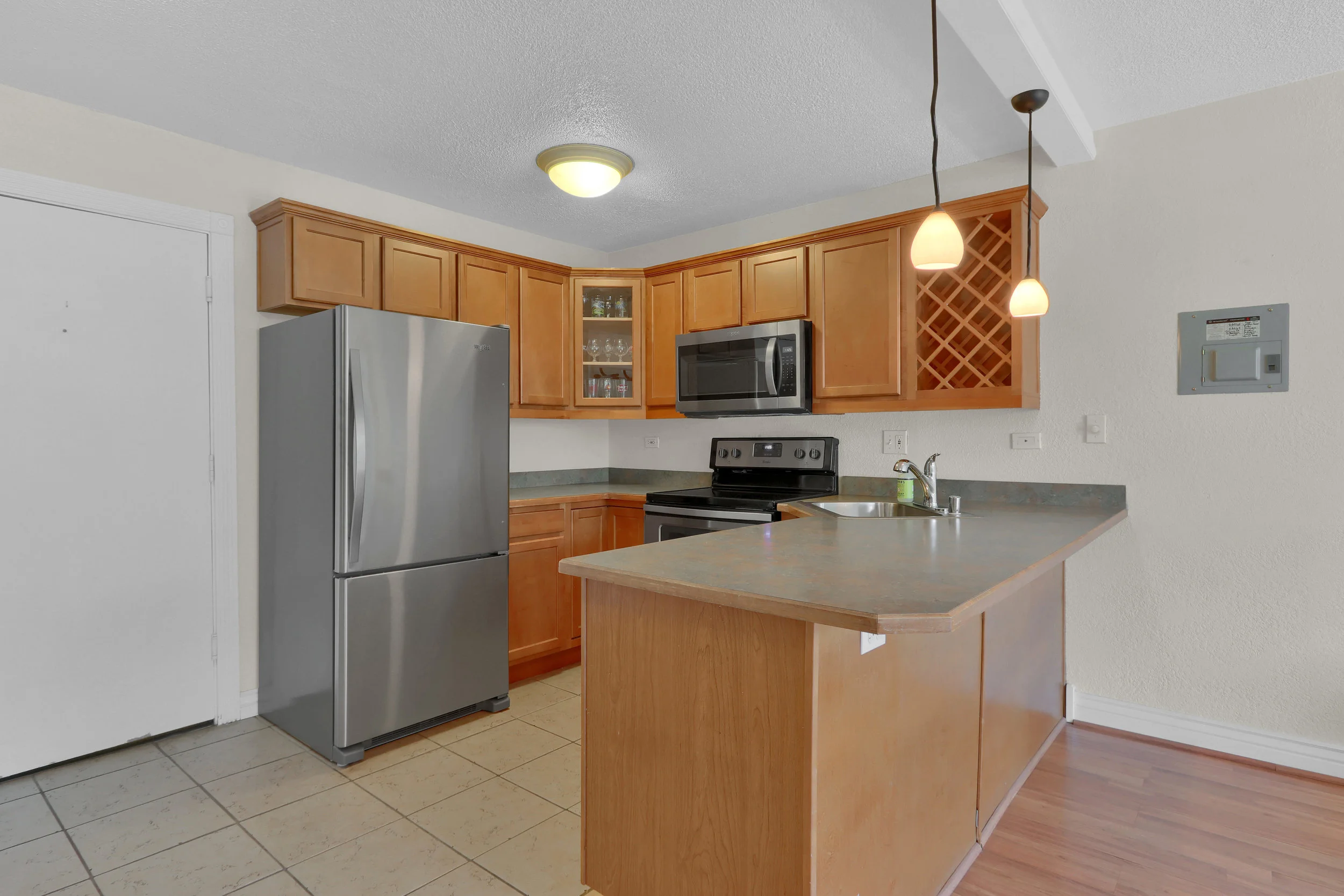 909 N Logan St Unit 3J Denver-print-005-001-Kitchen-4200x2800-300dpi.jpg