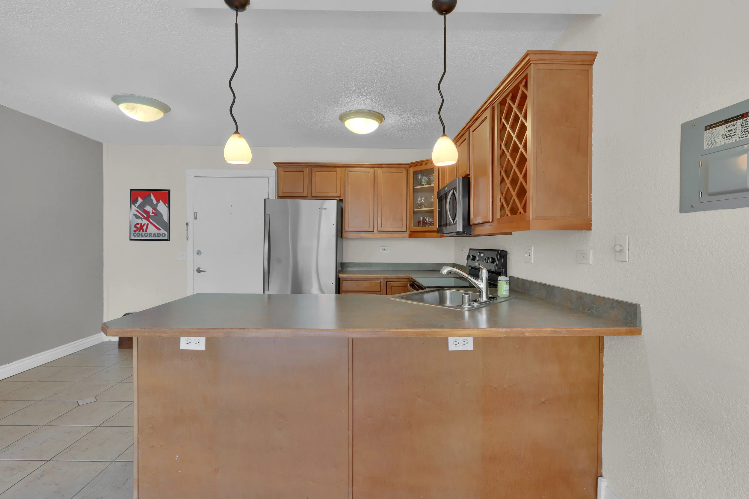 909 N Logan St Unit 3J Denver-print-006-002-Kitchen-4200x2800-300dpi.jpg