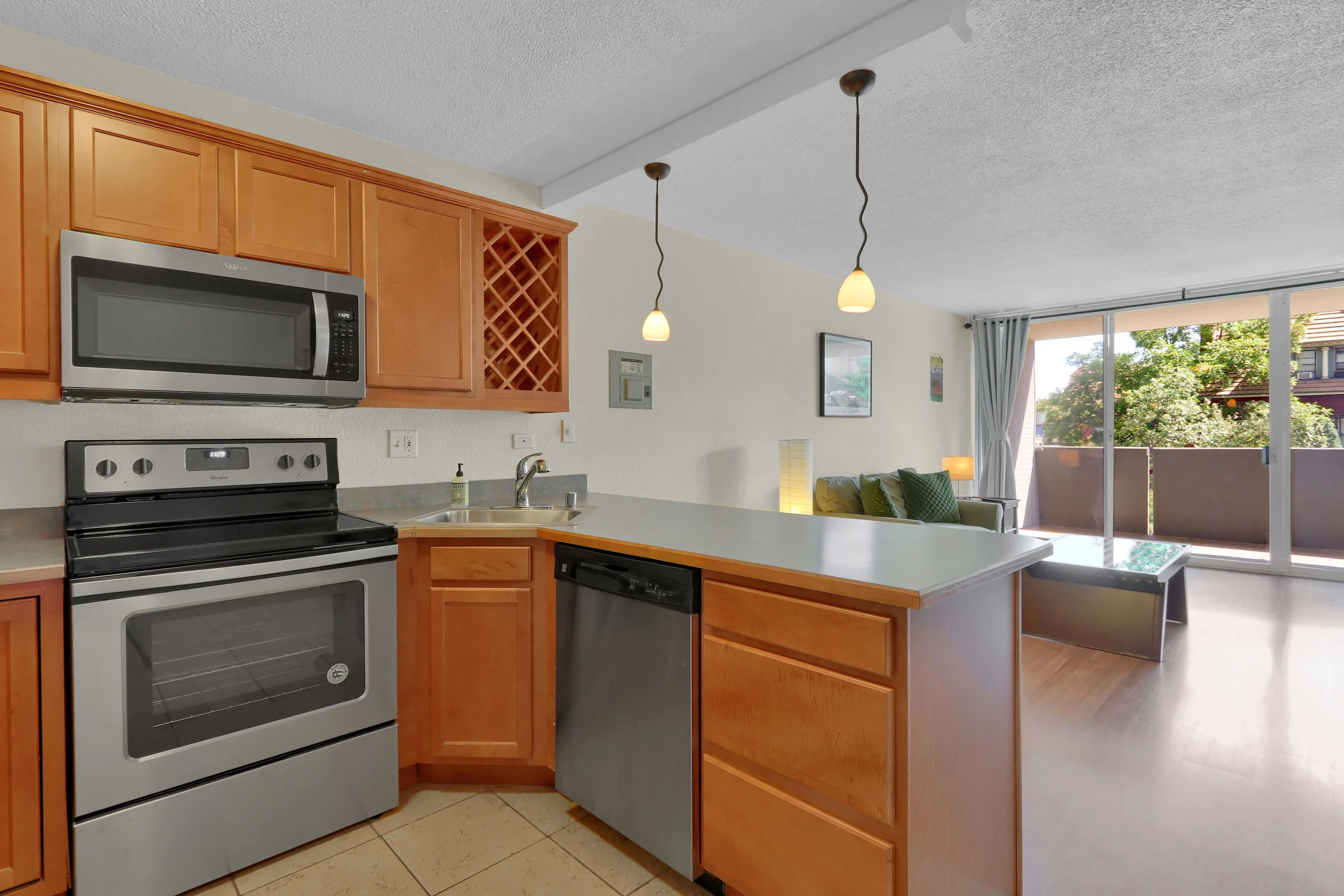 909 N Logan St Unit 3J Denver-print-008-005-Kitchen-4200x2800-300dpi.jpg