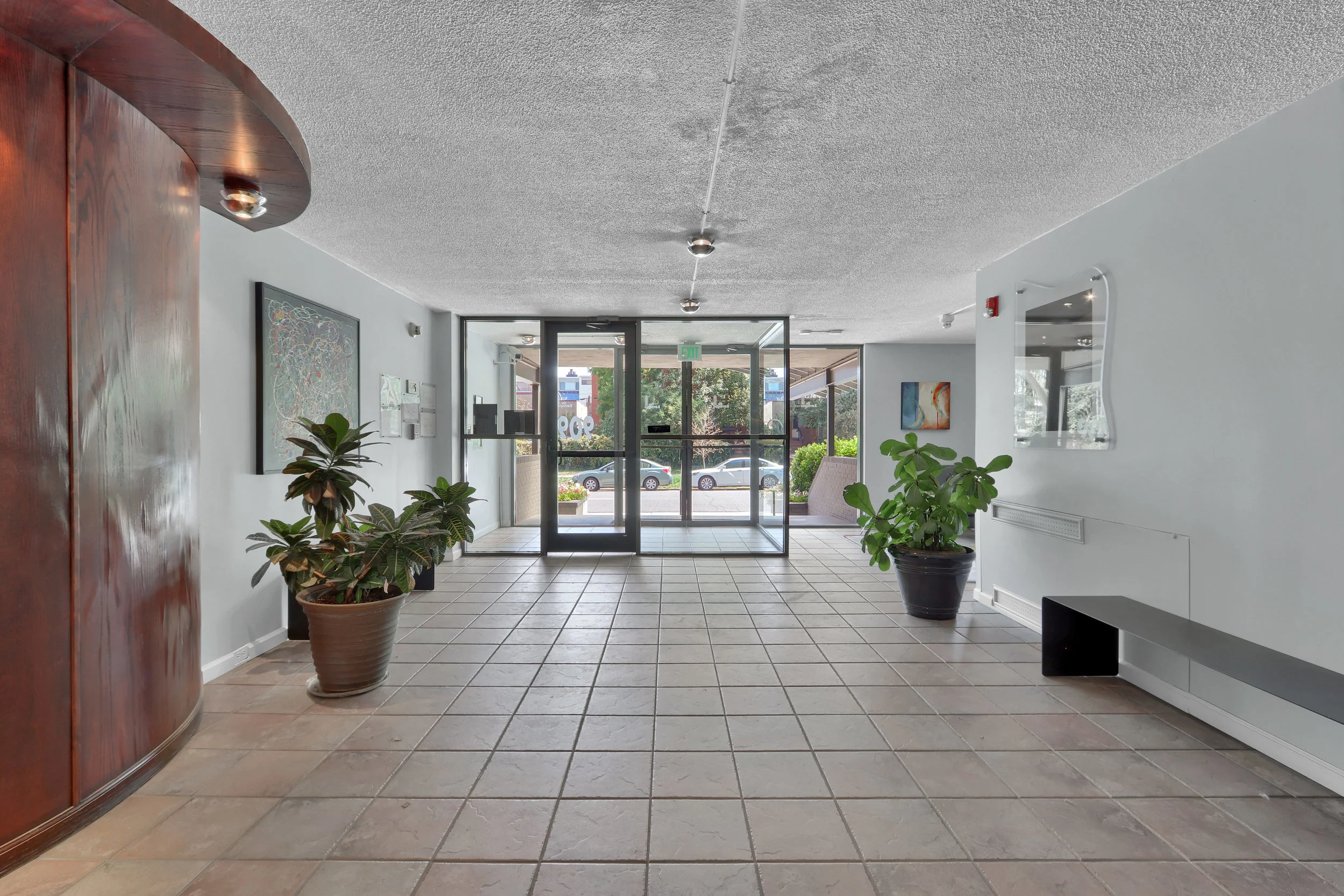 909 N Logan St Unit 3J Denver-print-020-019-Building Foyer-4200x2800-300dpi.jpg