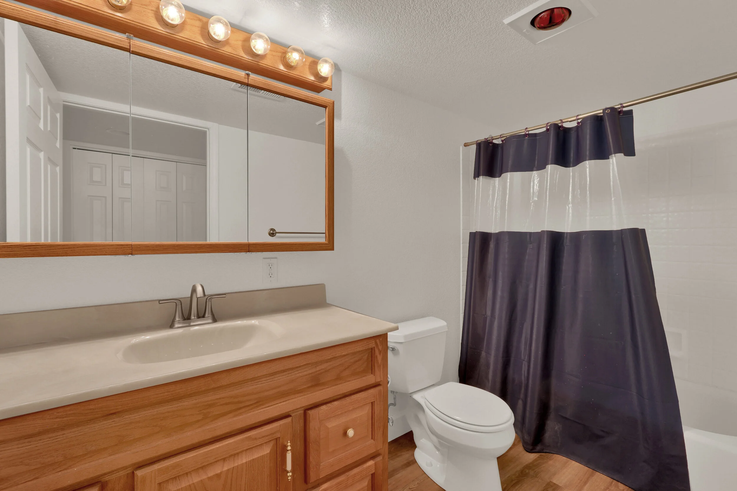 16881 W 63rd Place Arvada CO-print-031-034-Bathroom-4200x2800-300dpi.jpg