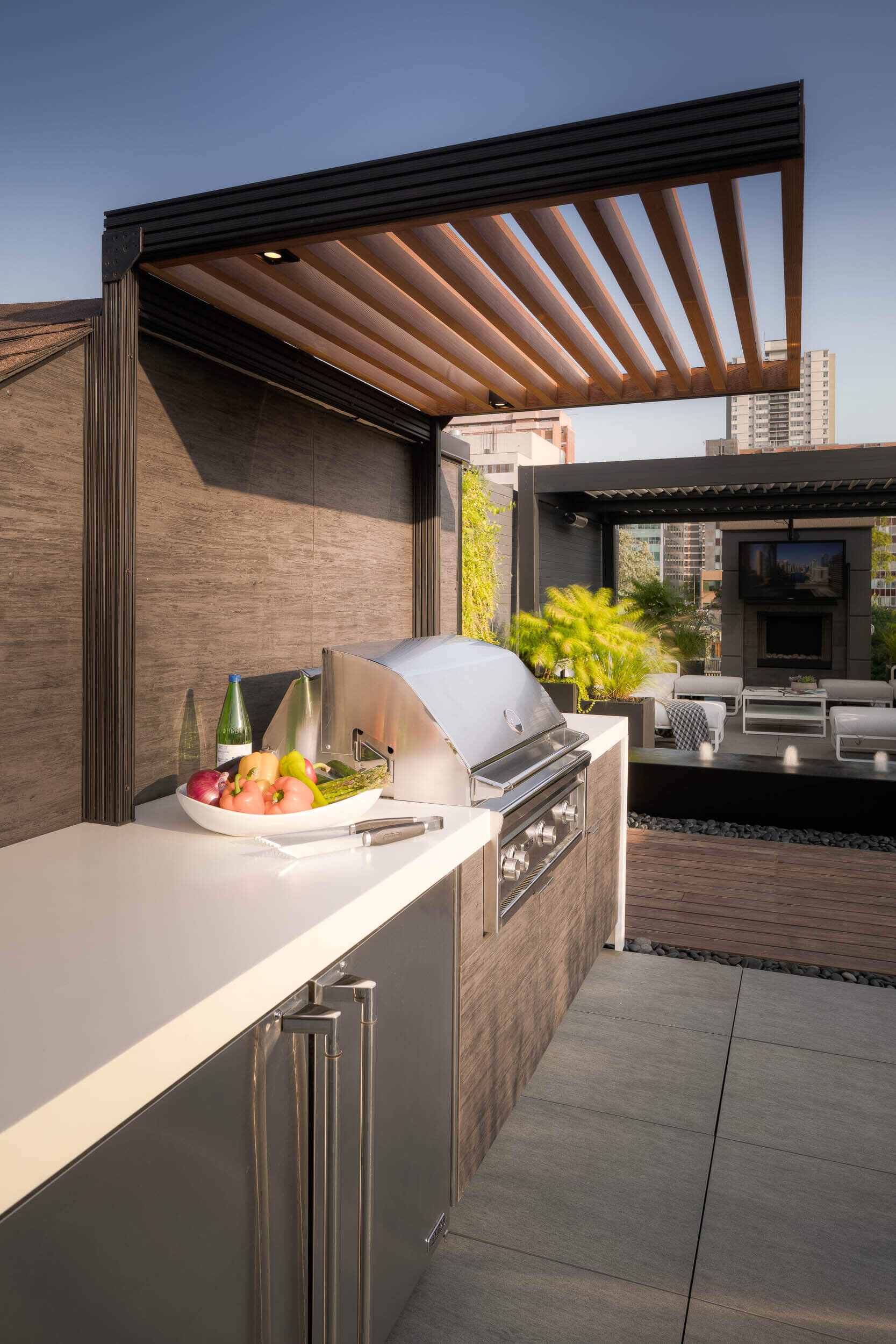 garden-living-outdoor-kitchens-rooftop-terrace-pergola-lynx-grill.jpg