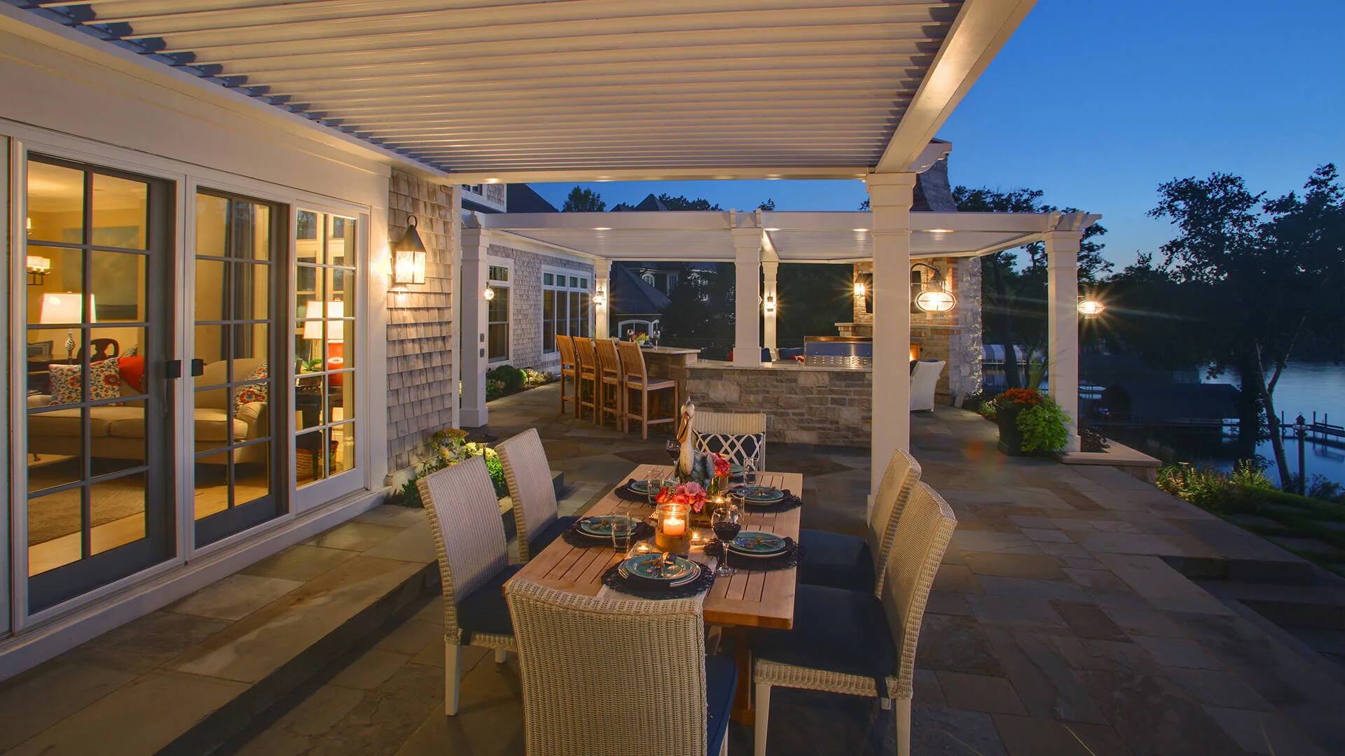 canada-struxure-louvered-pergola.jpg