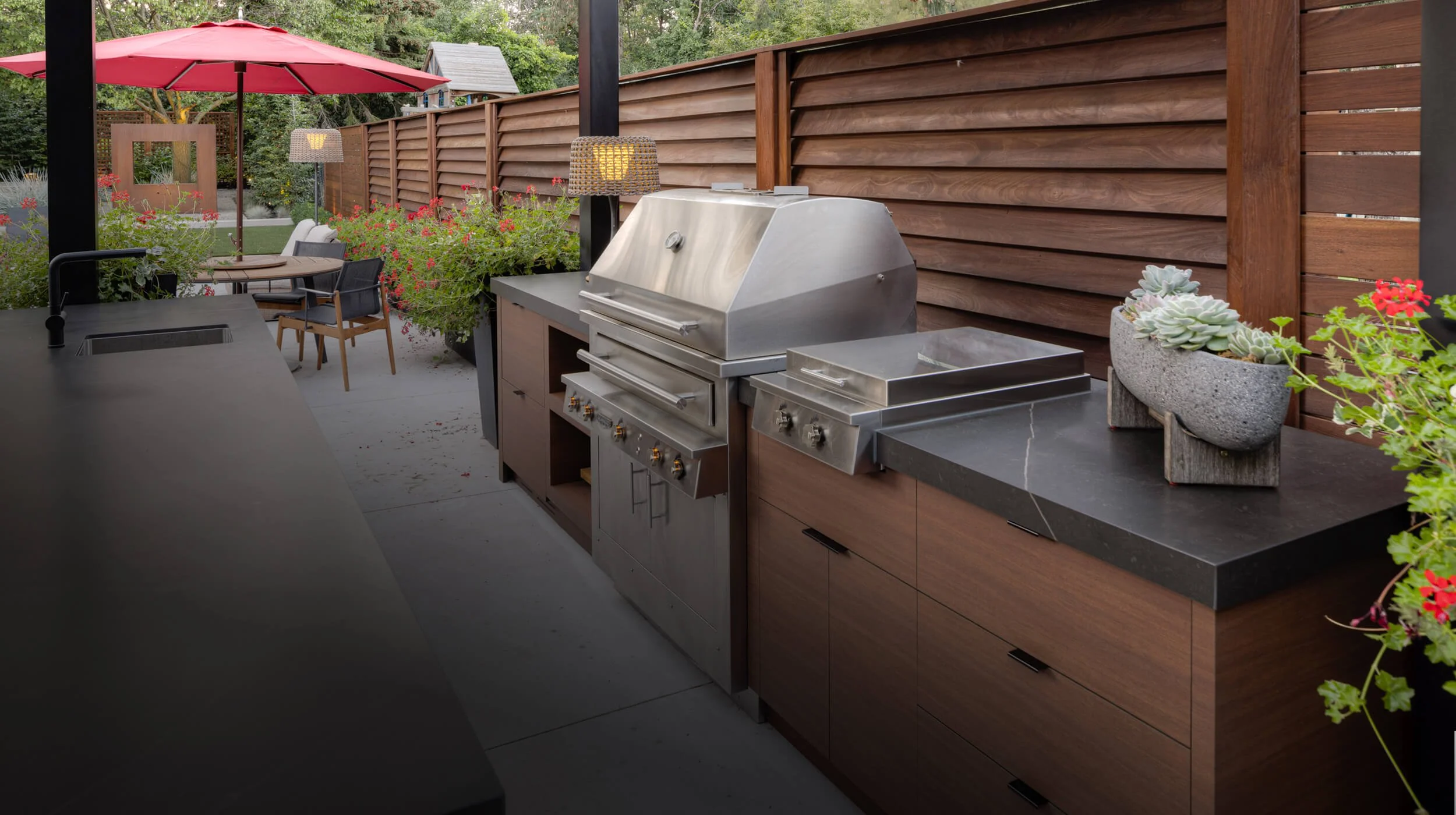 garden-living-custom-outdoor-kitchens-luxury.jpg