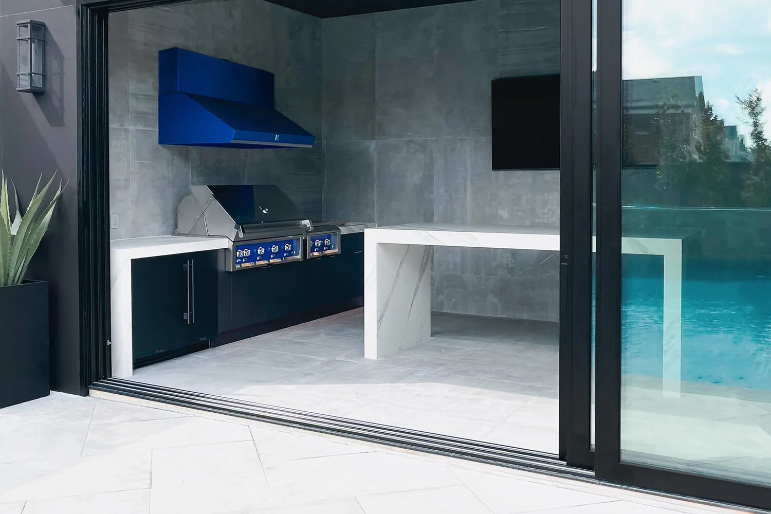 hestan-built-in-grill-range-hood-outdoor-kitchen-pool-cabana.jpg