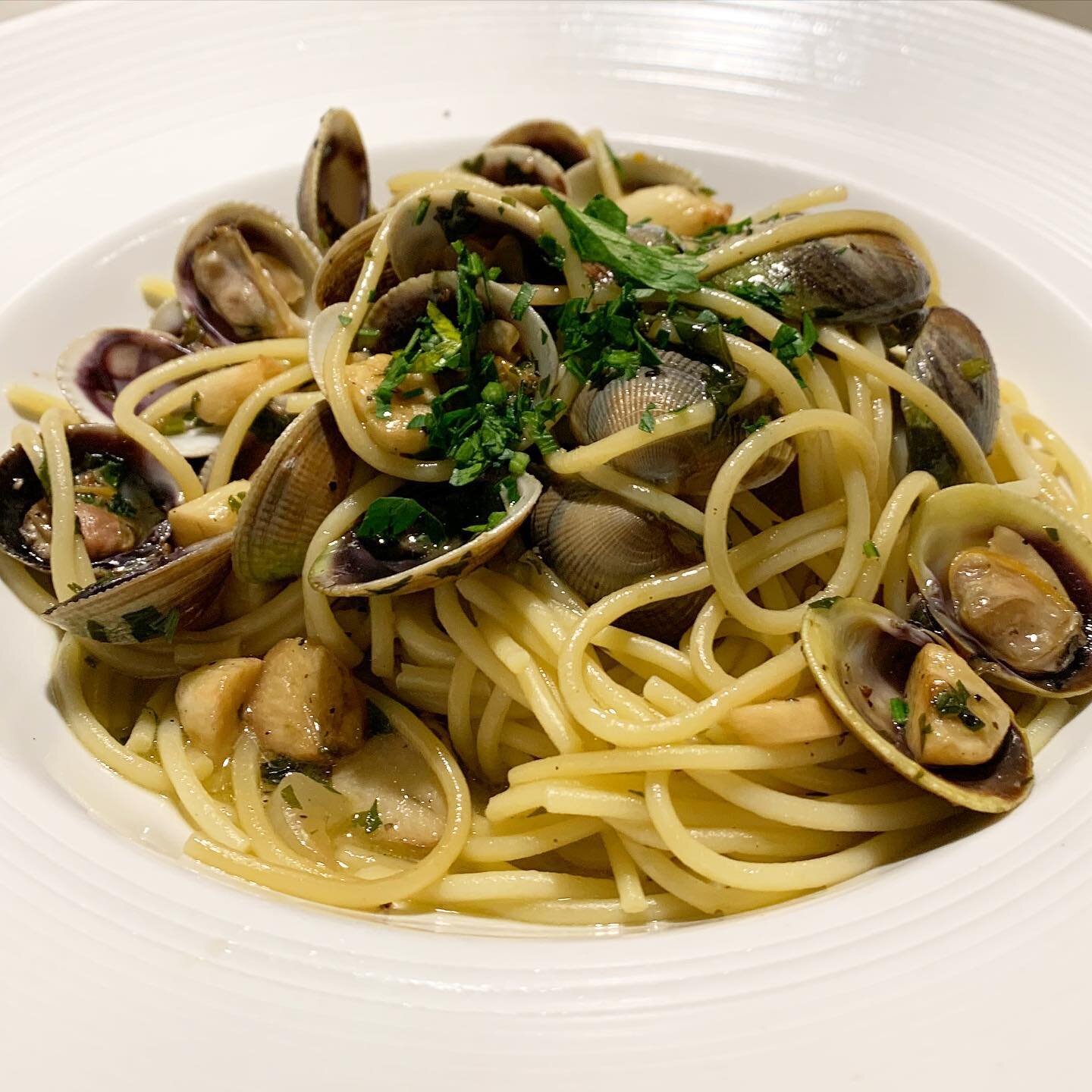 Spaghetti with clams anyone? 🍝🦪
.
.
.
#ColumbusParkTrattoria #203Local #StamfordDowntown #StamfordEats #CTBites