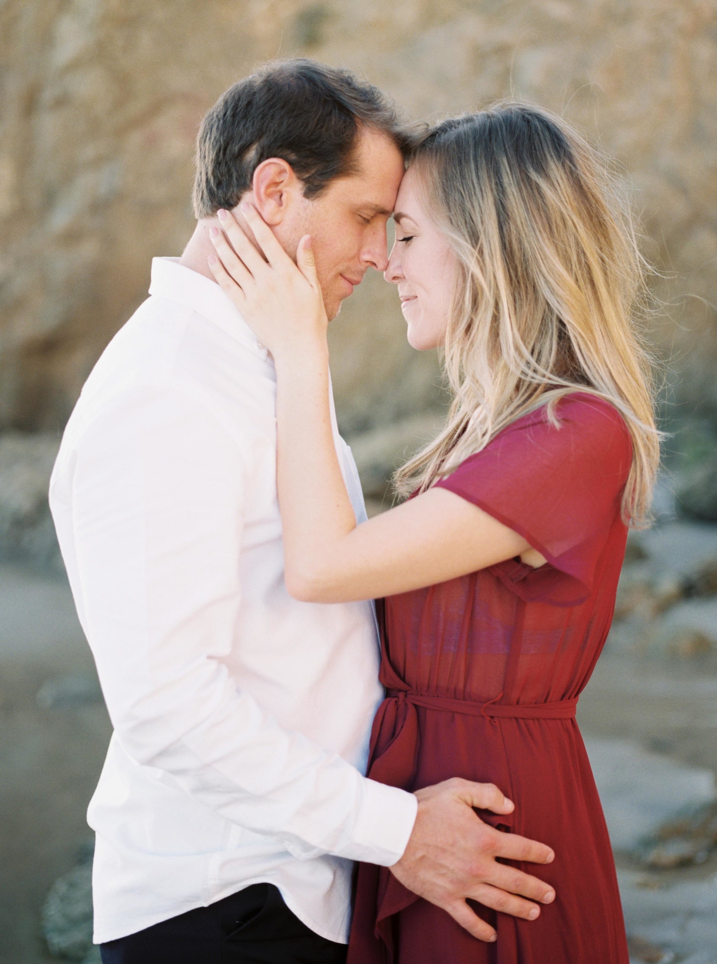 ELMATADOR_FUJI400H_MALIBU_LOSANGELES_PHOTOGRAPHER_WEDDING_ENGAGEMENT_STYLEMEPRETTY_FILM_BEACH_SOCAL_KATELROSEPHOTOGRAPHY_001.jpg