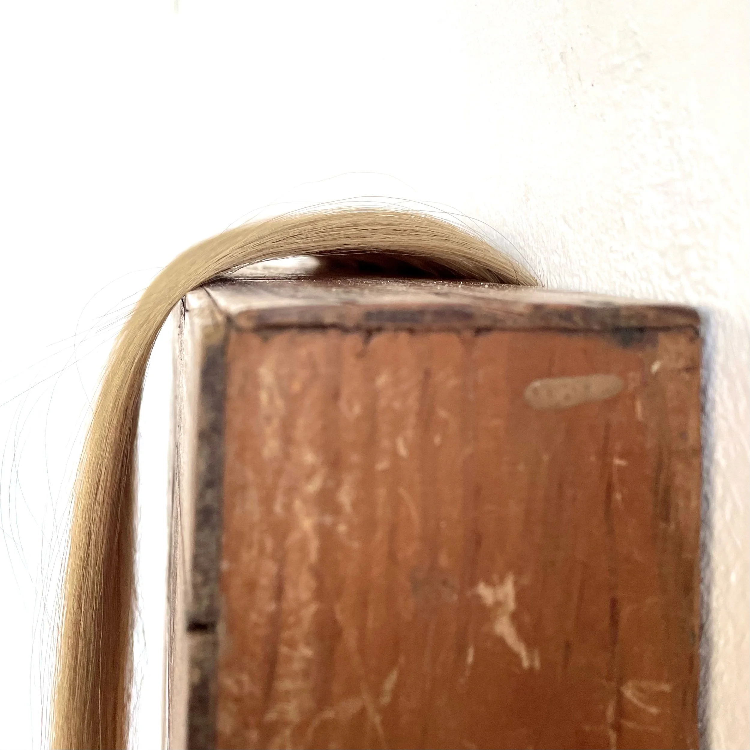 (detail)