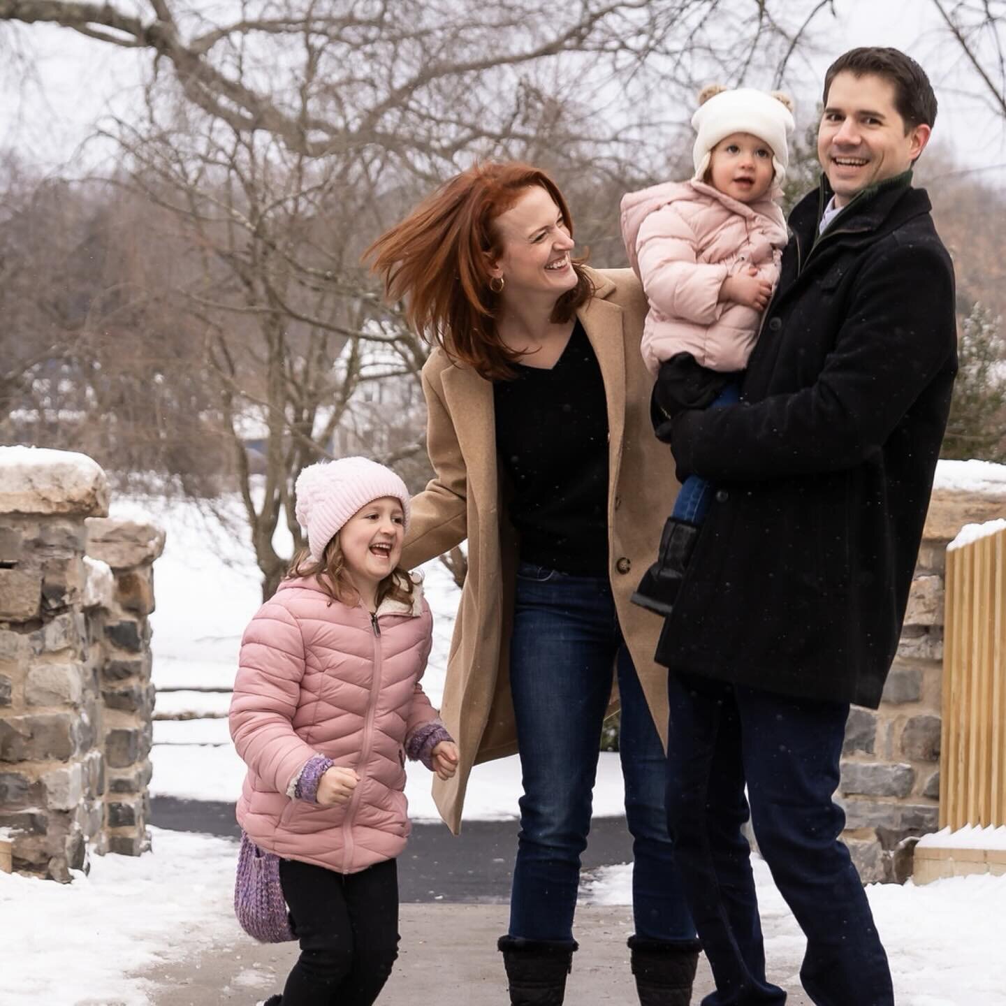 Winter is not all bad! Why? Because I got to meet this family on a snowy day and they are adorable! ❄️ I&rsquo;m excited to feature them in our local magazine ✨✨ swipe through 🩷 @somalivingmagazine #livelovelens #njfamilyphotography #njfamilyphotogr