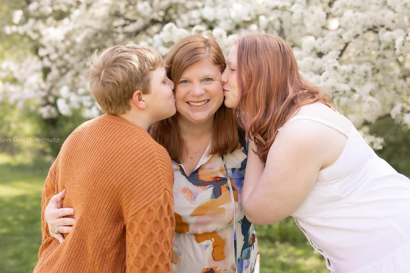 Spring mini sessions are almost ready!! Thank you to the families who participated and gave back to Isaiah House
 in the process. Love these smoochy pics from that day - usually with lots of giggling. Stay tuned for more!! 
#livelovelens