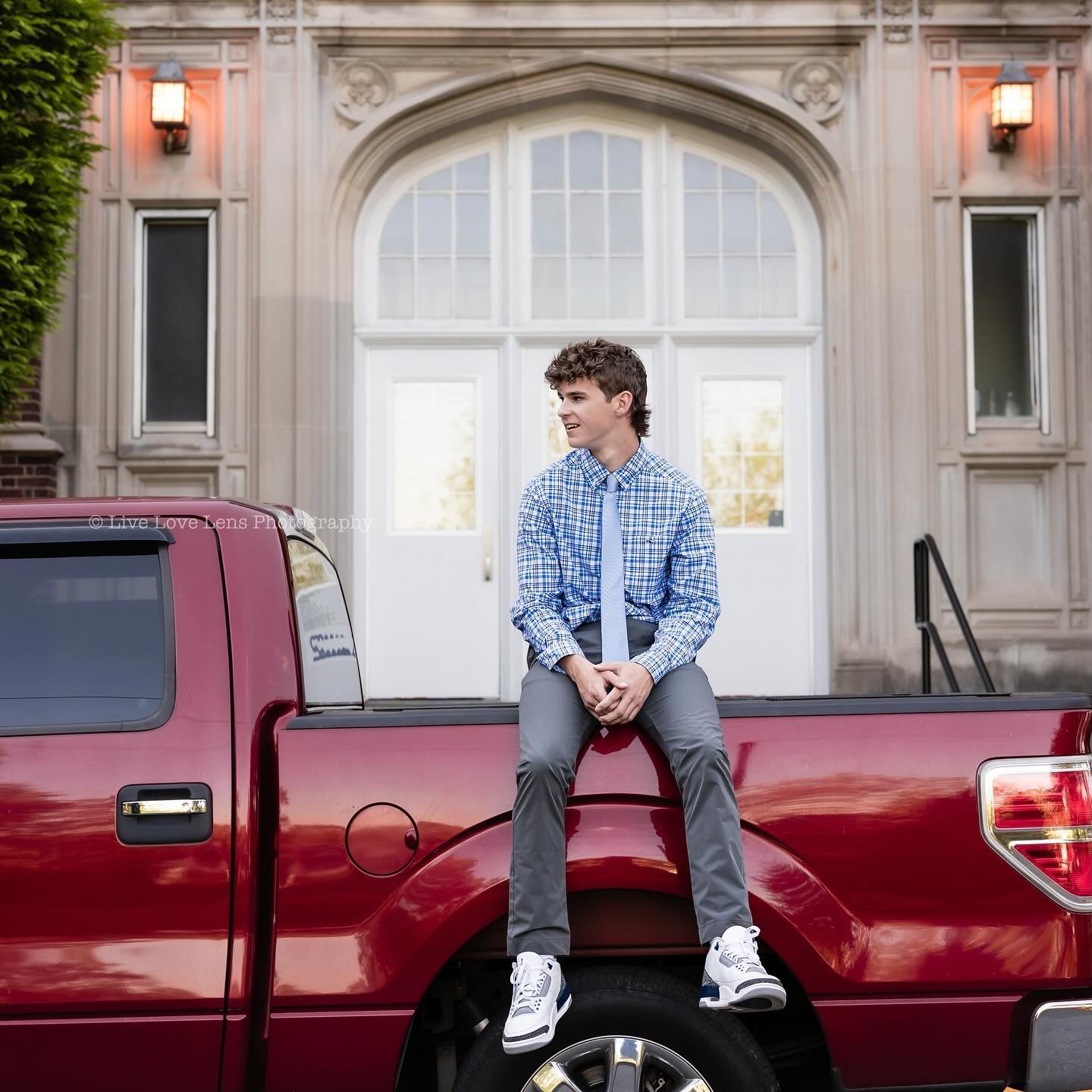 I loved this graduation session so much &mdash; how cool is this truck?! 🛻 SWIPE! 🎓 This guy is heading to Ohio in the fall - congrats Jake❗️#livelovelens #seniorphotos #graduationportraits #maplewood #southorange #livelovemaplewood