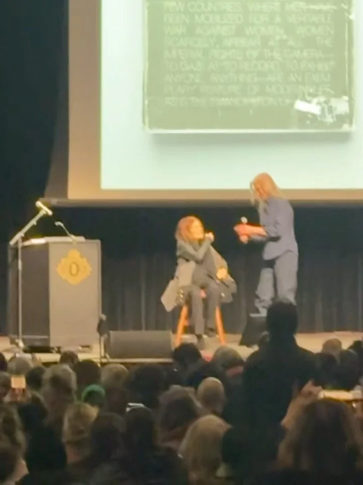 Whoahhhhhhh @annieleibovitz @gloriasteinem together - legends, icons, brilliance. As Gloria stated, &ldquo;Annie, thank you for making the female half of the human race visible!&rdquo;💕💯🙌🏽