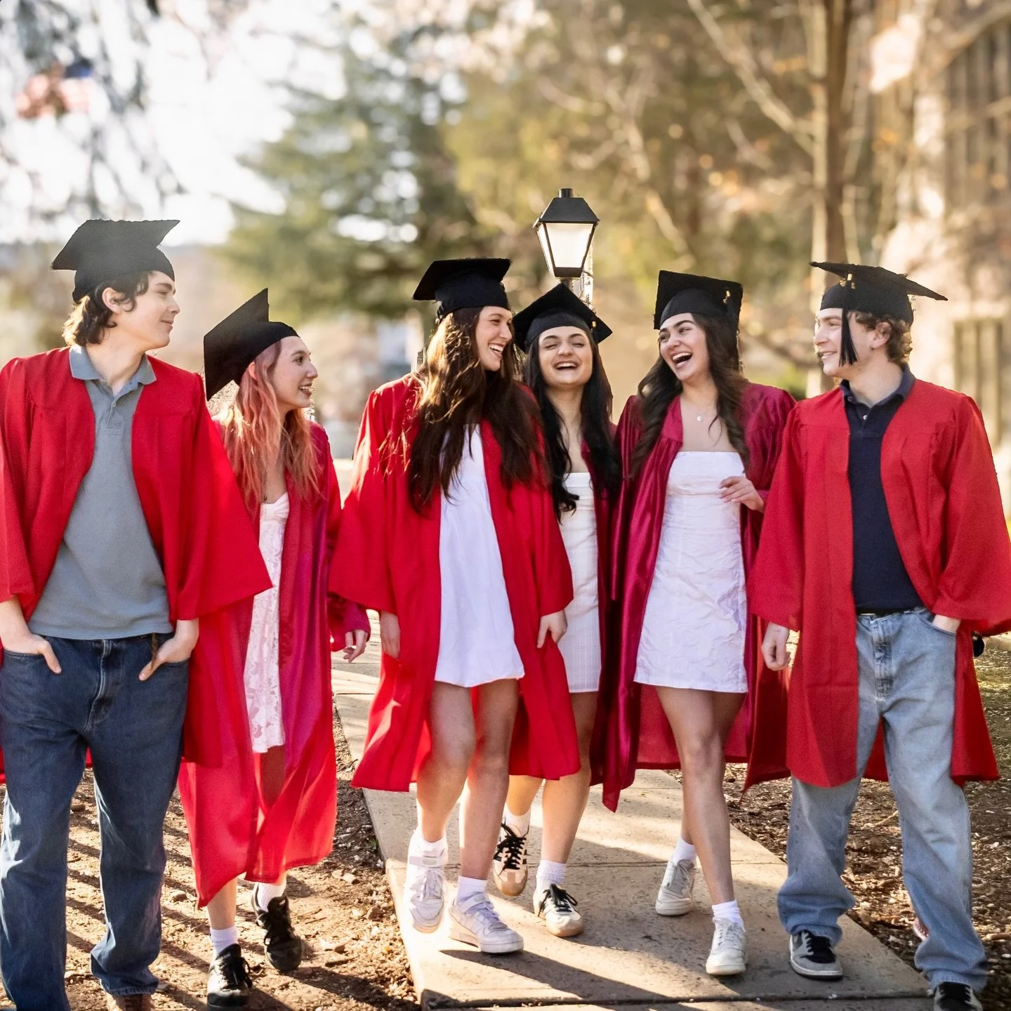 🎶🎓 THIS IS THE TIME 🎓🎶

Grab your friends and book a group graduation session!!! These are the days to hold onto&hellip; 
👩&zwj;🎓🎓👨🏽&zwj;🎓🎓🧑🏼&zwj;🎓🎓👩🏽&zwj;🎓 (this crew won my contest last month- they were so fun!) 

 #livelovelens #
