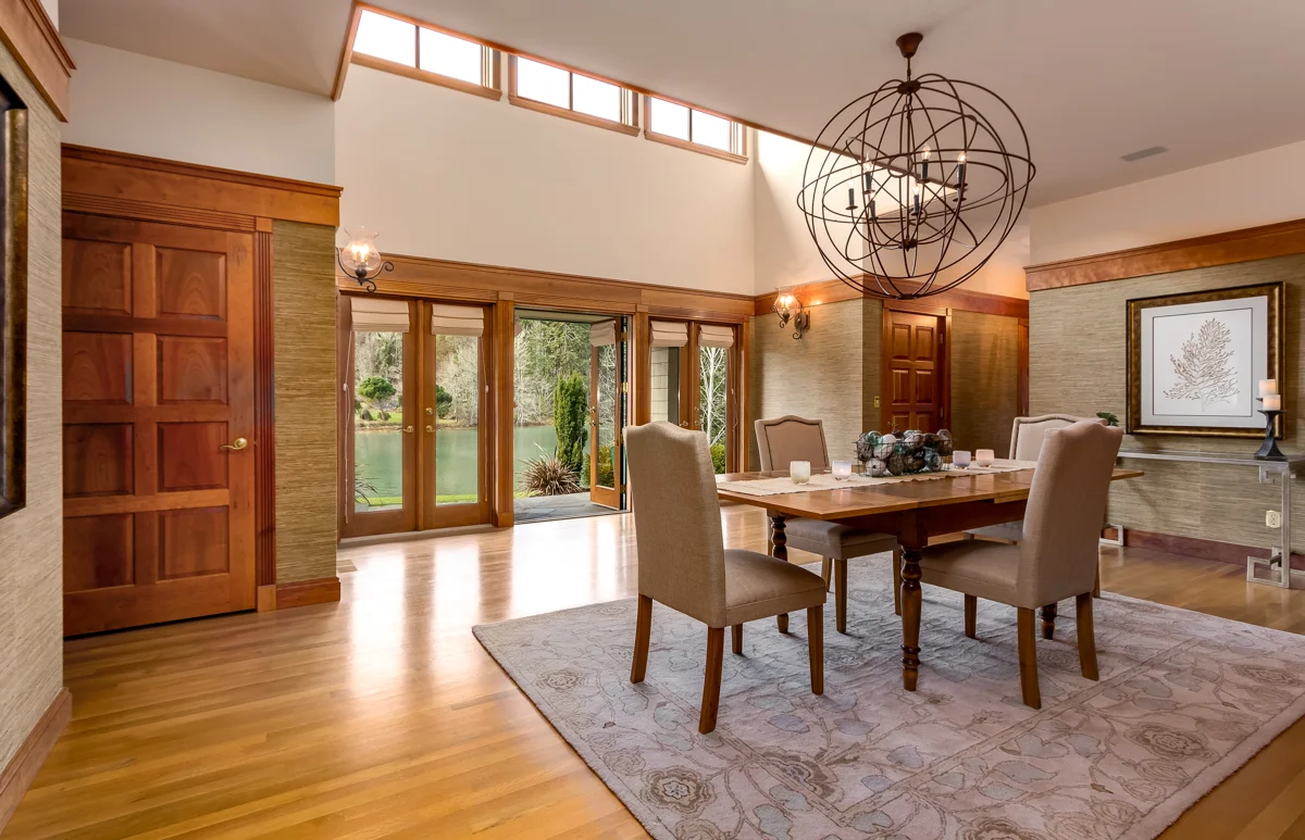 9 Dininig Room- Cove View.jpg