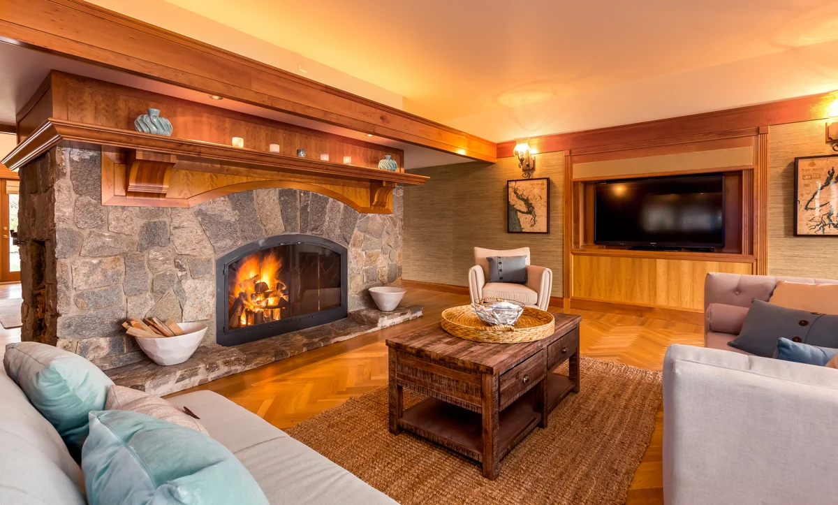 12 Living Room- HD TV_Fire.jpg