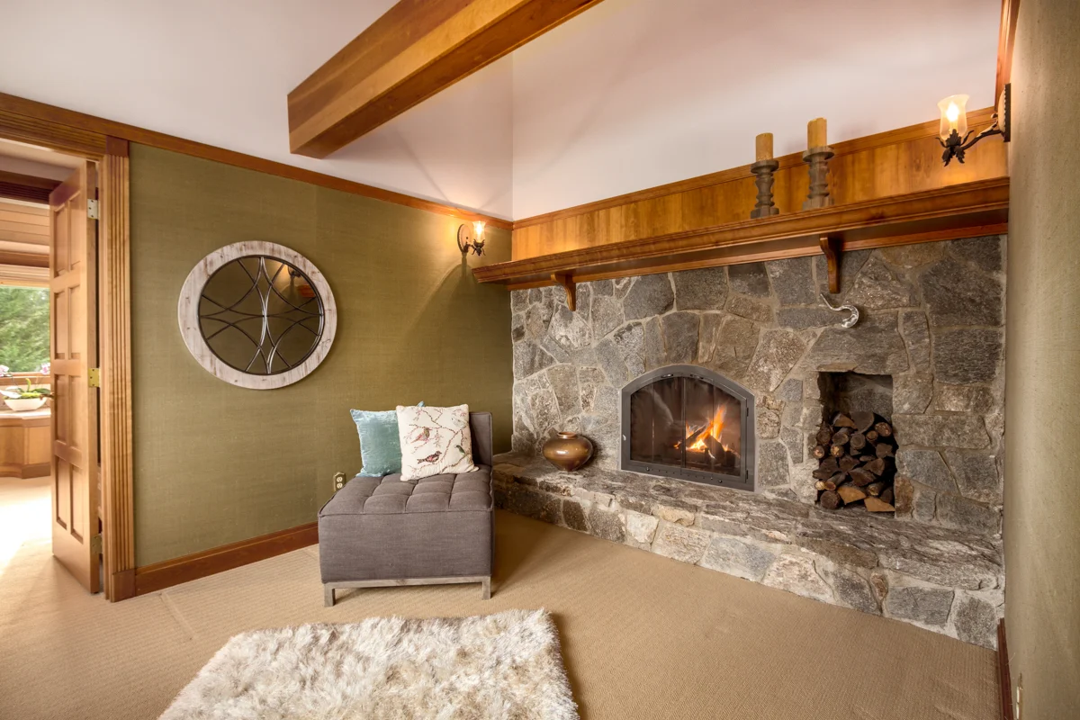 23 Master Bdrm Suite Den.jpg
