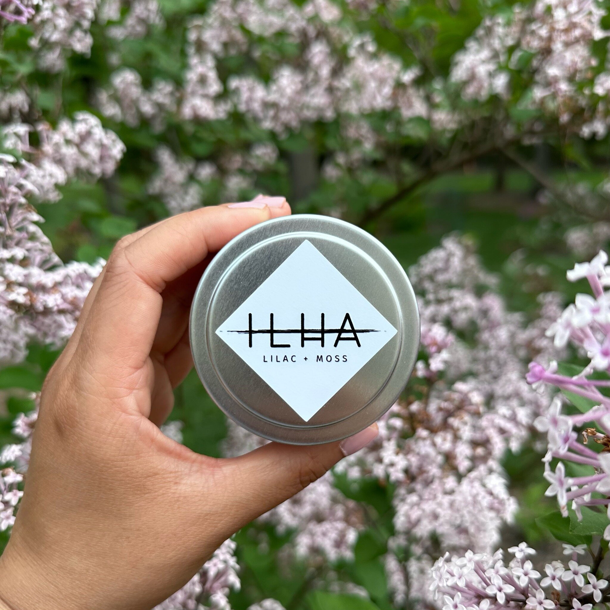 LILAC + MOSS is one of our returning spring scents. We love it for its floral and earthy vibes. Who else is ready for spring?! 🙋🏻&zwj;♀️ #ilhacandles