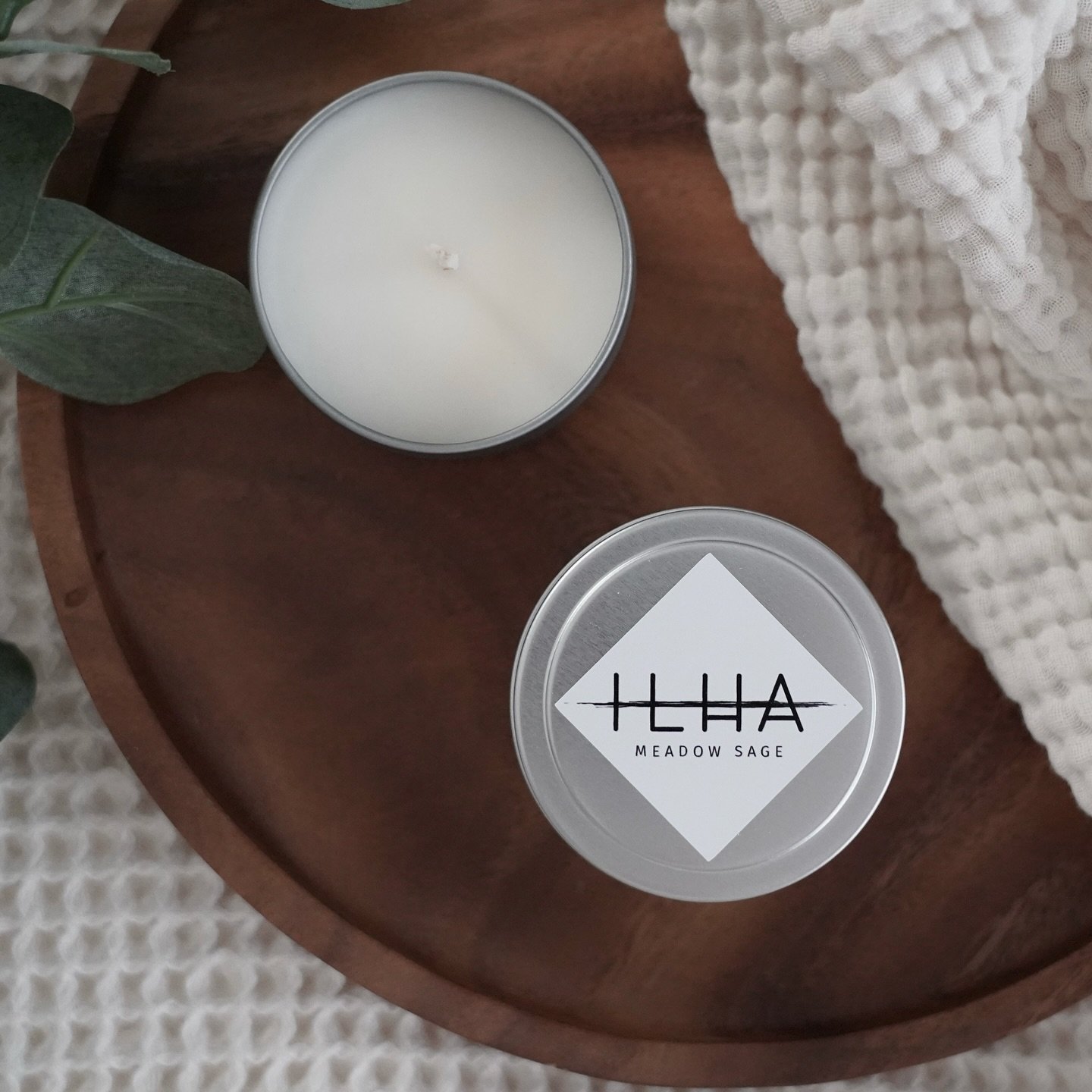 Meet MEADOW SAGE. 🌿 With notes of amber, palo santo, and lavender, this fresh, herbaceous scent smells like peace and quiet. Like stepping outside, taking a deep breath, and instantly feeling lighter. #ilhacandles