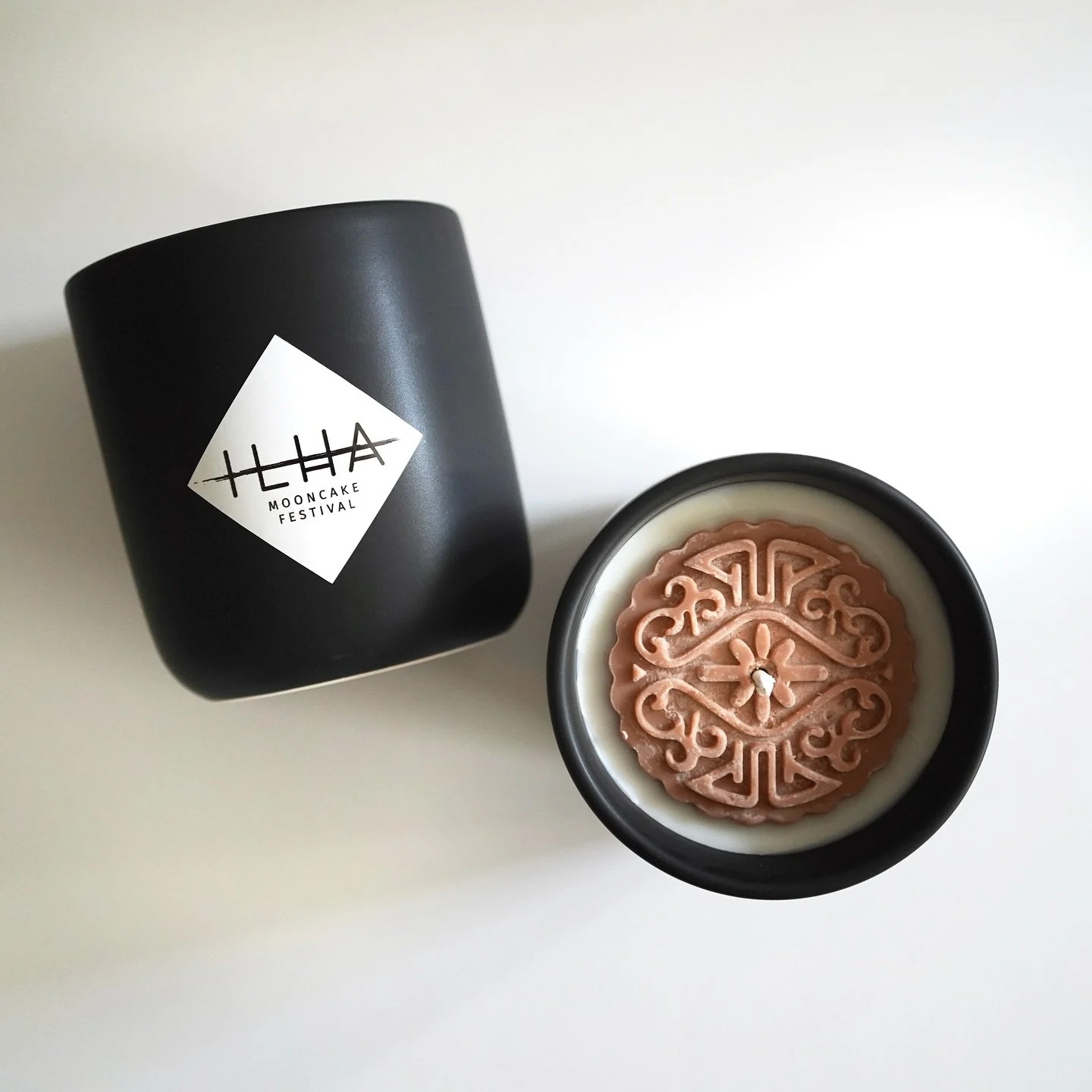 🥮 MOONCAKE FESTIVAL 🥮 has returned!
&zwnj;
Our fan-favorite is back for a limited time - and for the first time ever, the scent is now available in reed diffusers and room + linen mists (because you asked, and we listened)!
&zwnj;
MOONCAKE FESTIVAL