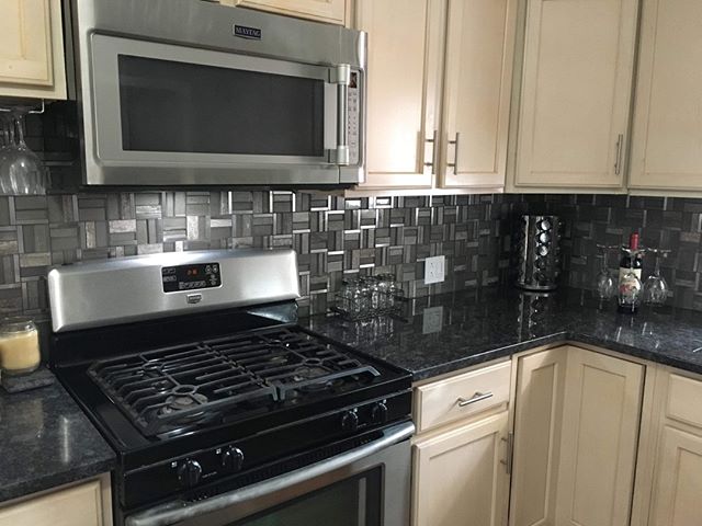 Check out our Cross Stitch Tweed as a #beautiful #Kitchen #Backsplash. Pairs well with #stainless #steel.