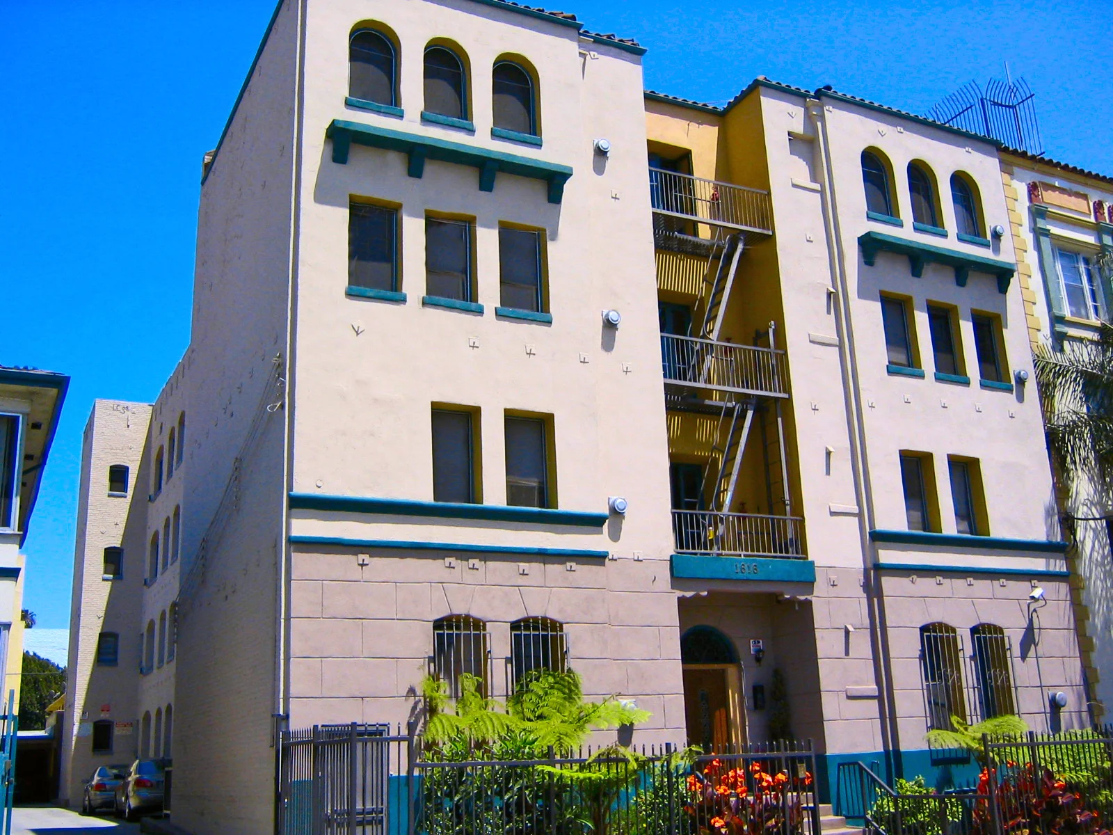 The Grand Viking Apartments