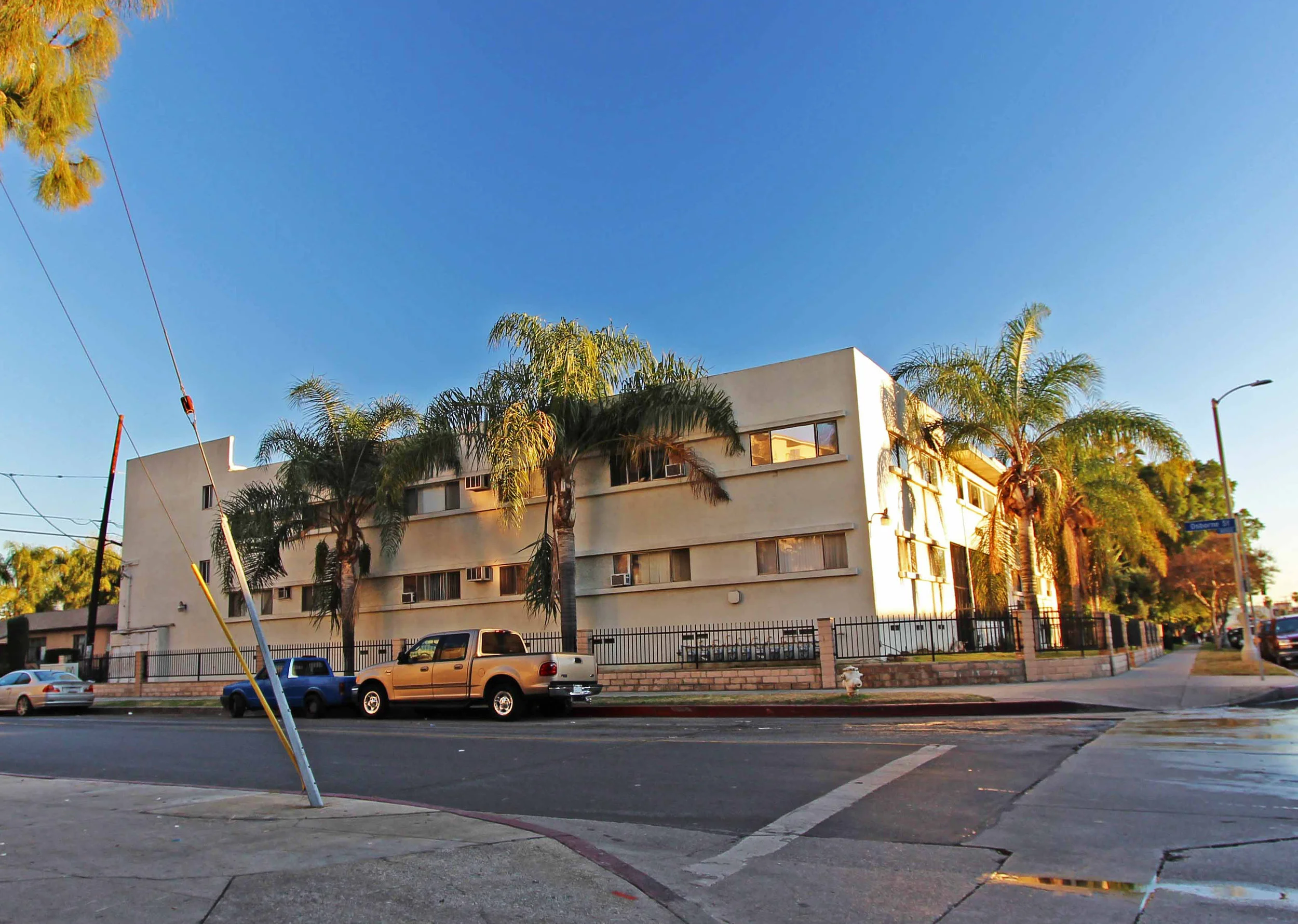 Van Nuys Blvd Apartments
