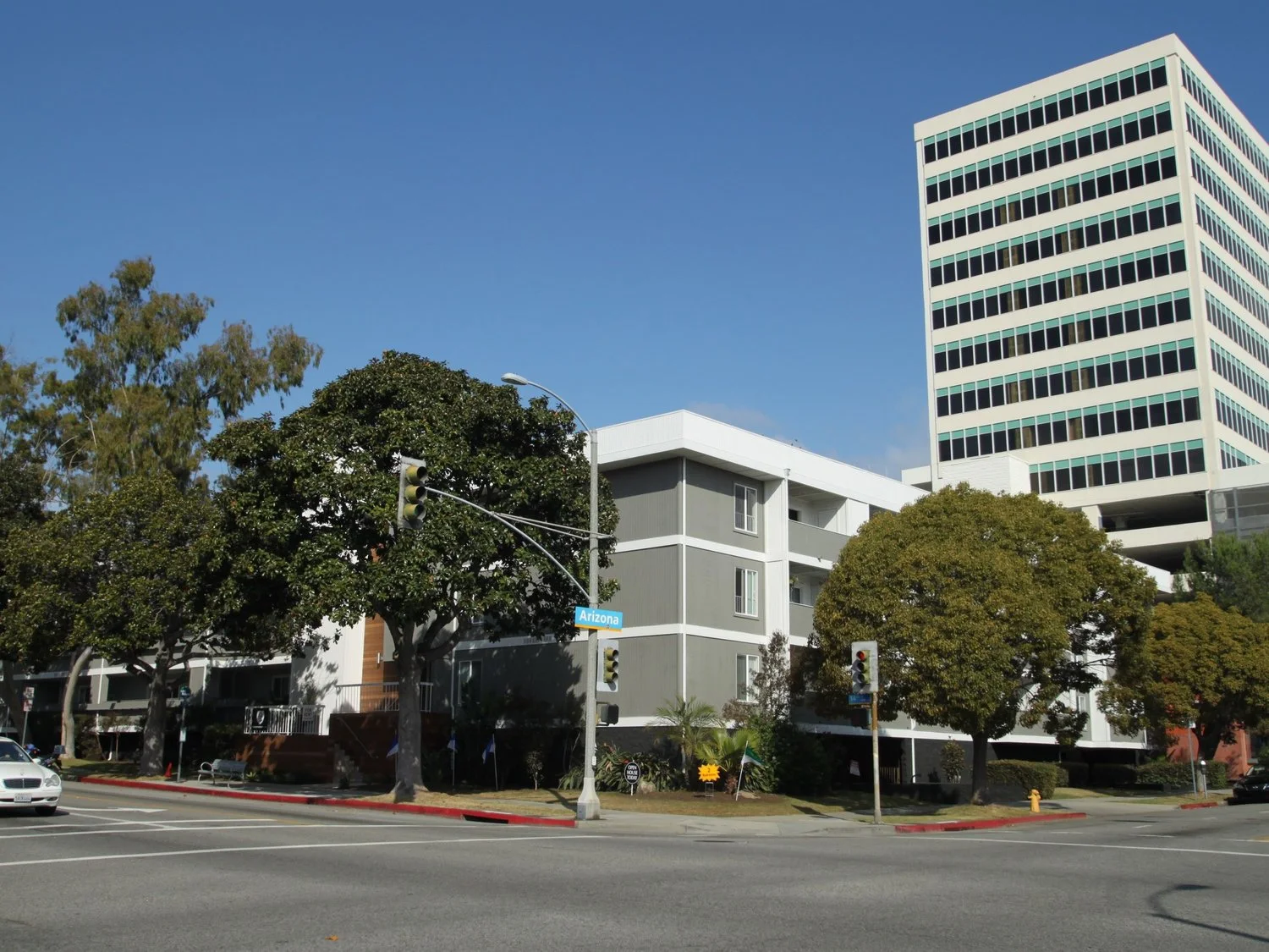 Santa Monica Condo Units Trade in Bulk Sale