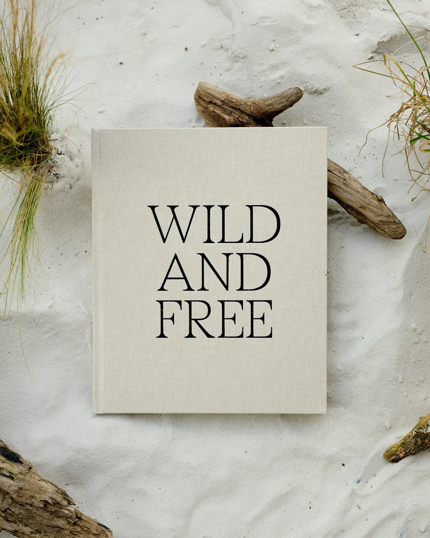 Nekantrauju pagaliau pasidalinti su jumis džiugia žinia &ndash; jau kitą savaitę, rugsėjo 5&ndash;27 dienomis, TSEKH galerijoje (Vytenio g. 6) duris atvers mano autorinė paroda ir bus pristatytas pirmasis mano fotografijų albumas&bdquo;Wild and Free&