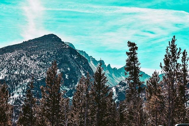 Really missing mountain vacations these days 🏔 
#photooftheday #mentalpeace #mountains #colorado #denver #rockies #throwback