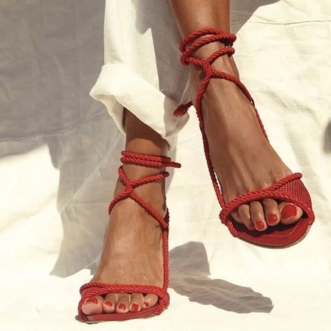 Do you have Toe Fungus ?👣
.
.
.
.
Struggling with thick, discolored or brittle nails? You might be dealing with Onychomycosis 

✨ How Laser Helps: Laser treatments attack toenail fungus directly with an intense heat and focused beam of light that ki