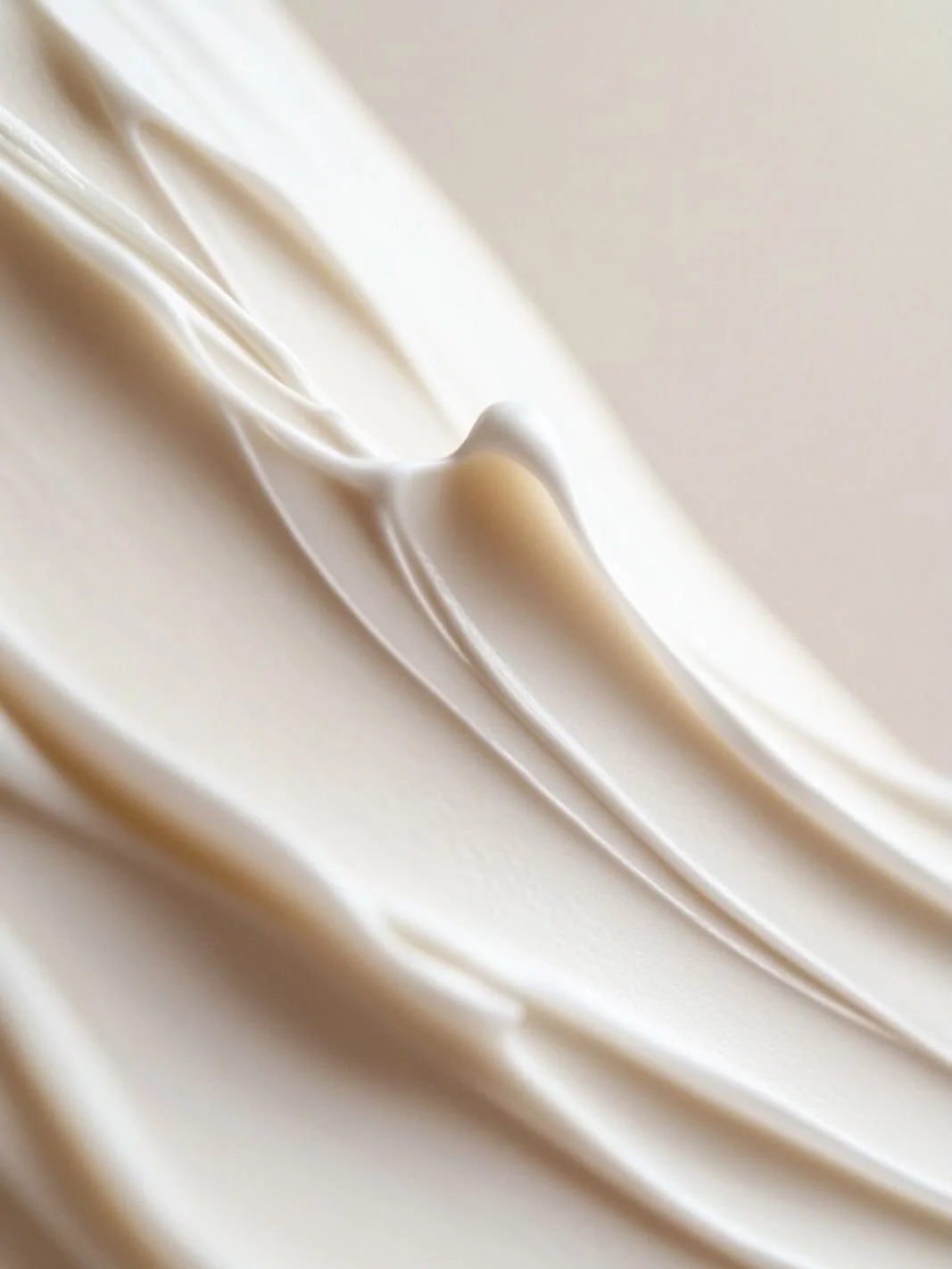 Sunny days are almost here&mdash;but don&rsquo;t forget your SPF ☀️✨
.
.
.
.
As spring blooms and summer gets closer, protecting your skin is non-negotiable. 

Daily sunscreen isn&rsquo;t just about avoiding sunburn&mdash;it helps prevent premature a