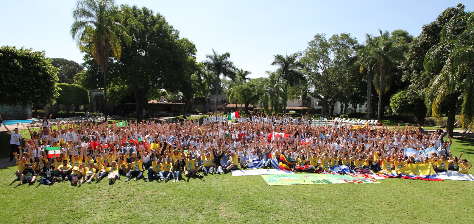 The entire group of students, chaperones and staff at the beautiful Hacienda Cocoyoc in Mexico.