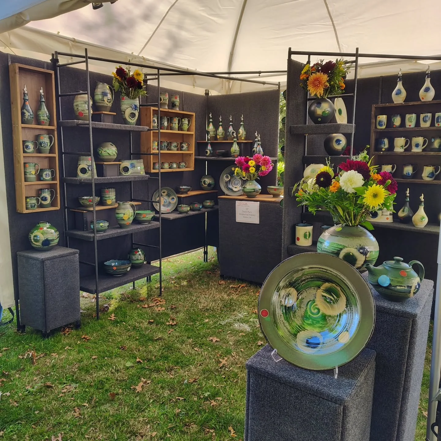 All set up and ready for my last outdoor show this year at @corvallisfallfestival and the weather is perfect.
Come over if you can and find me in booth 127.
#corvallis #ceramics #clay #pottery #artfair #cone6  #coffeecups  #teacups  #teapots  #bowls