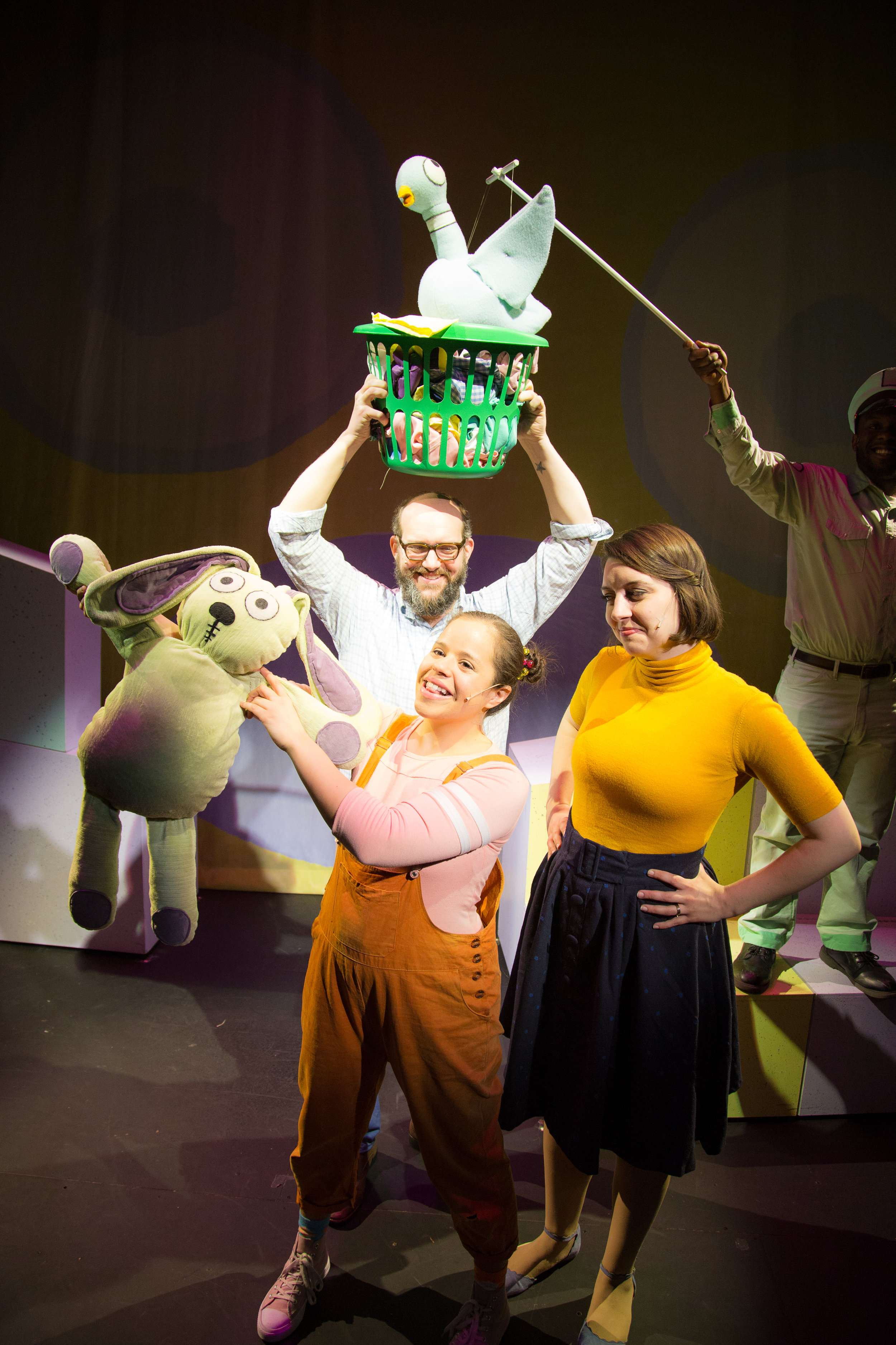 emerald-city-theatres-knuffle-bunny-a-cautionary-musical_26184398247_o.jpg