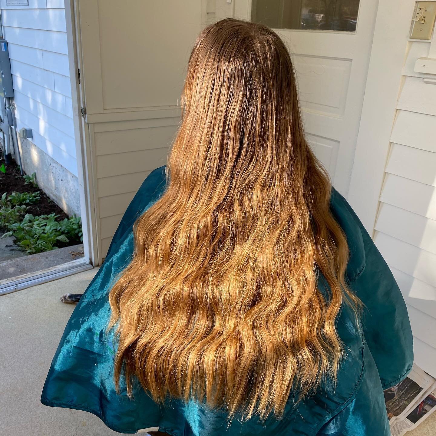 Finally remembered to take a before pic! 

Hairea 51&rsquo;s inaugural Portland covid cut!  An absolute honor to give Hannah&rsquo;s mermaid locks a bit more texture and movement! Hard to believe that giant pile came off today, but the natural wave a