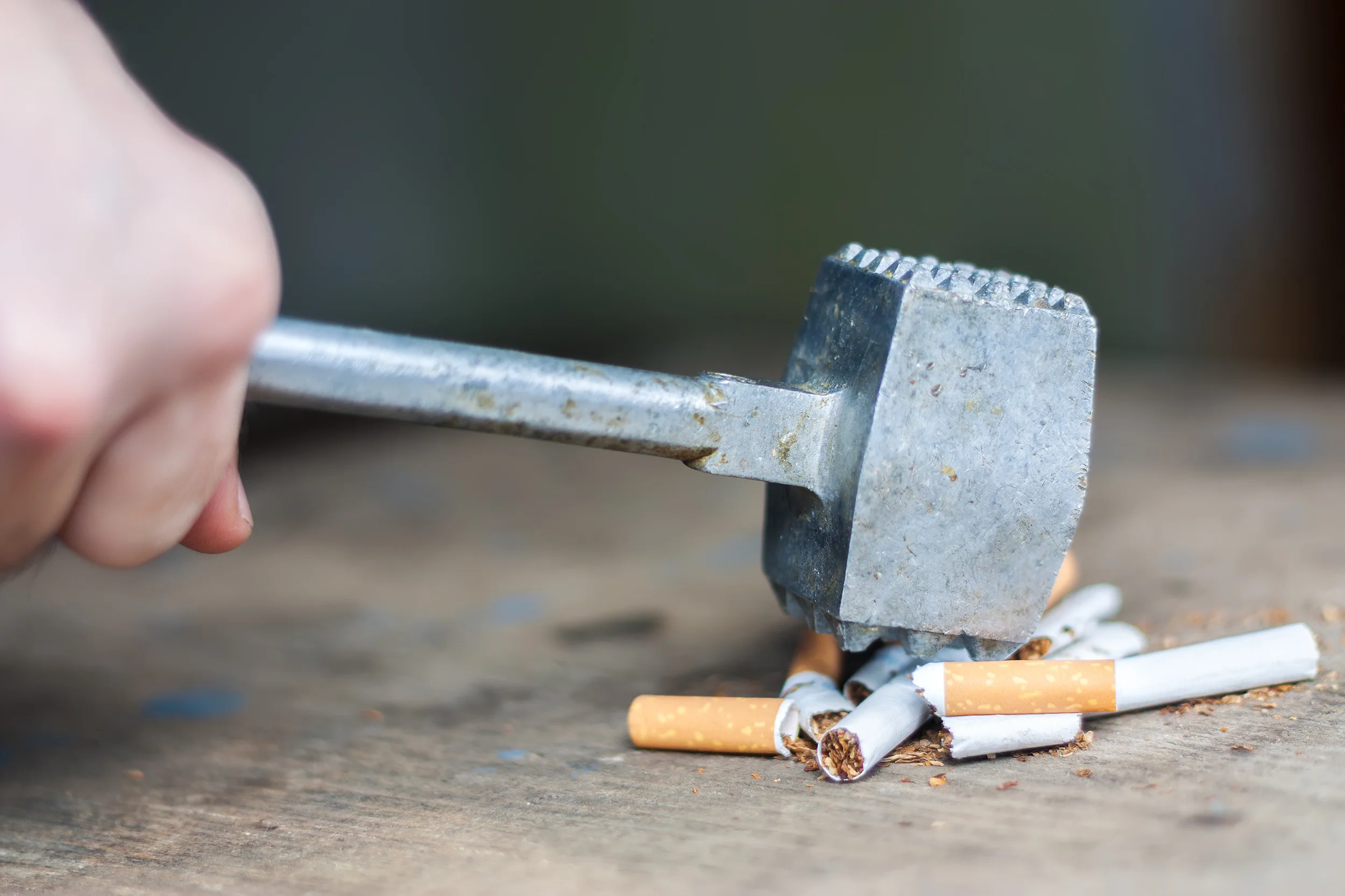 broken cig.jpg