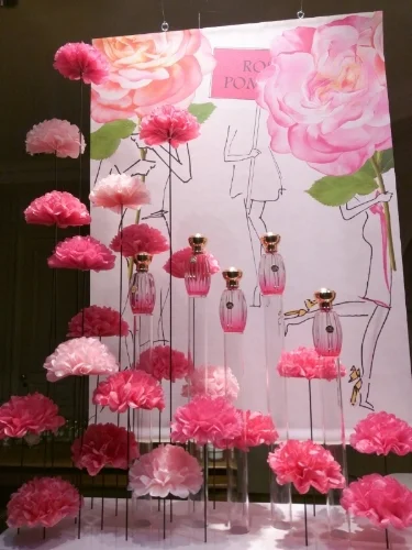 roger & gallet rose pompon window display 1.jpg