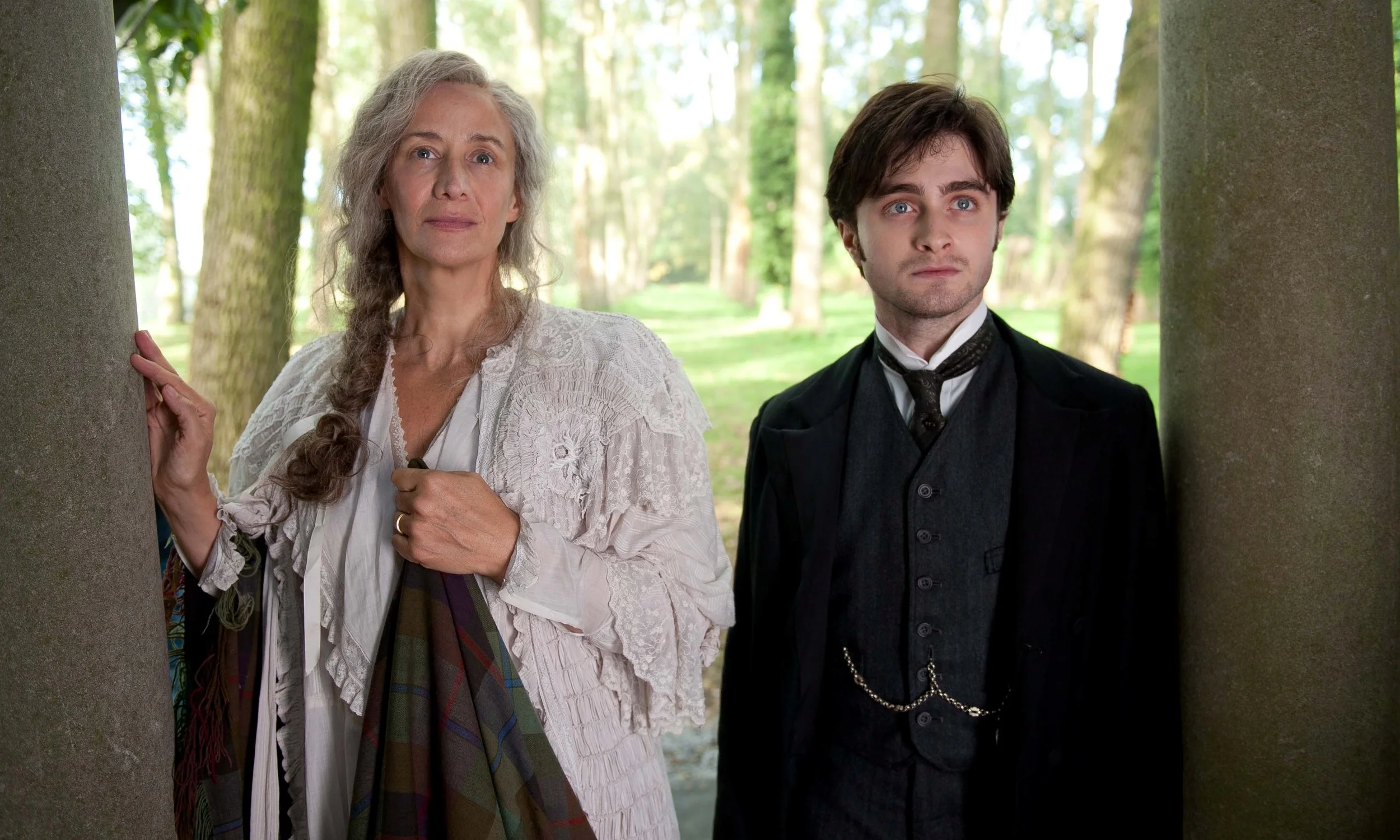 the-woman-in-black-movie-image-daniel-radcliffe-janet-mcteer-01.jpg