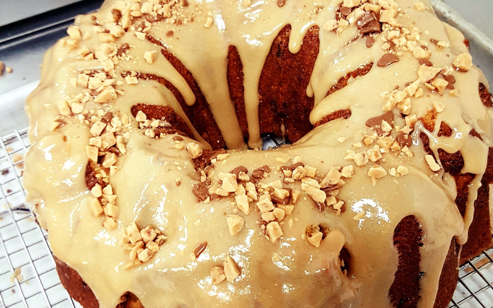 sweet+bundt+cake+with+drizzled+frosting+and+nuts.jpg