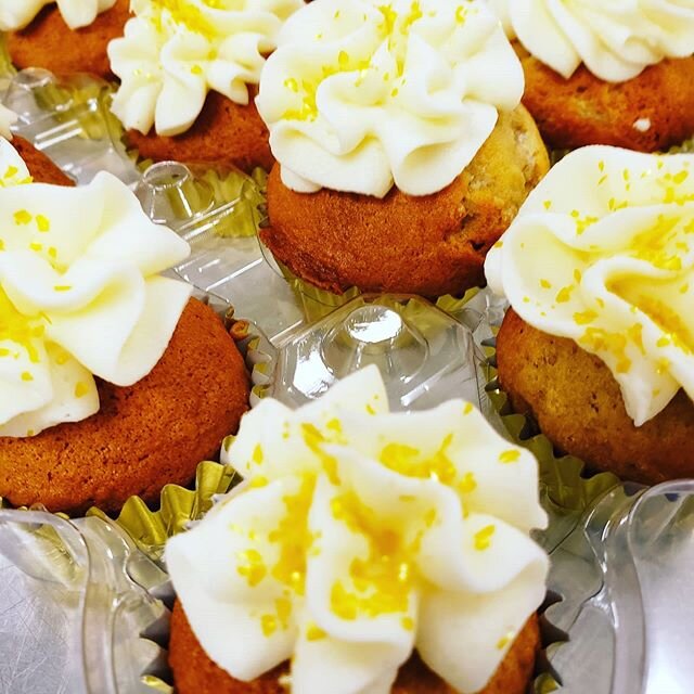 Mini banana cupcakes with cream cheese buttercream #cupcakes #madeindc #sweettreats #localbusiness #banana