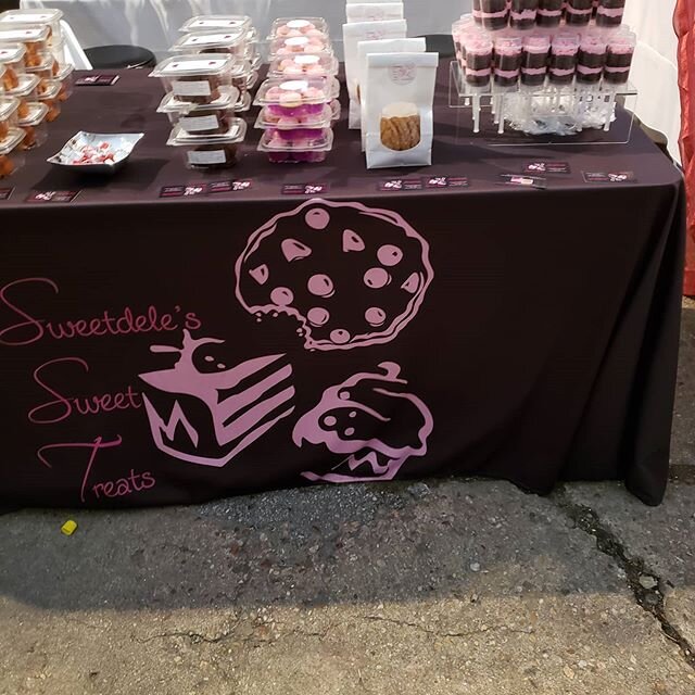 Chocolate, wine and Whiskey festival at Dock 5. Come check us out. #thisismadeindc #chocolatecake #unionkitchen #sweettreats #winetasting #womanownedbusiness #jackdaniels #pinkmoscatocupcakes