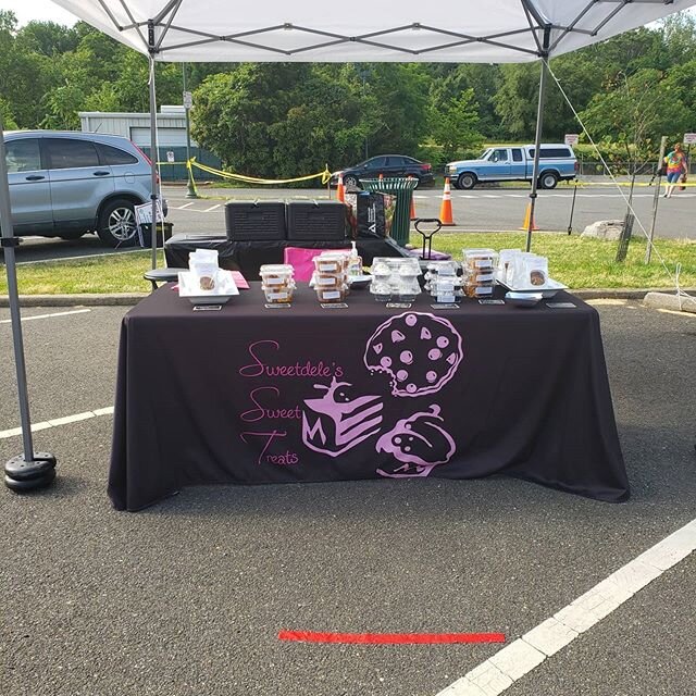 We are back at West End Farmers market on Sunday 8:30 -1:00pm. Treats are waiting at 4800
Brenman park drive. Alex.Va.  #sweettreats #poundcake #rumcake #thisismadeindc #cookies #supportlocal #womanownedbusiness #blackownedbusiness