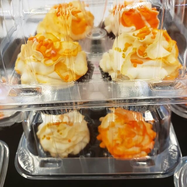 Red velvet cupcakes at Fort Belvoir this weekend. #redvevetcupcakes #thisismadeindc #sweettreats #blackownedbusiness
