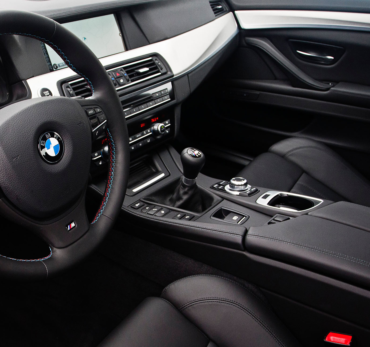 Genuine F10 M5 Illuminated Manual Shift Knob + Boot 2.png